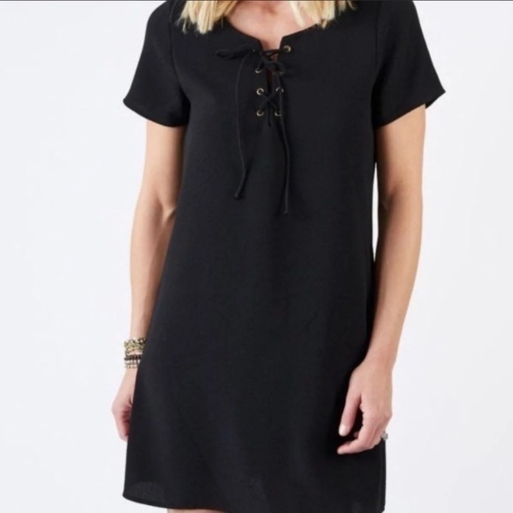 EVERLY Black Lace Front Short Sleeve Shift Dress